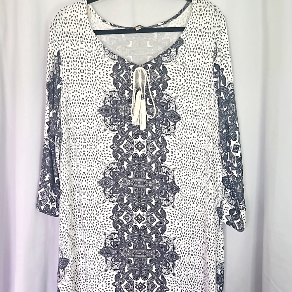 Rose & Olive Black and Gray 3/4 Sleeve Tunic with Tie Front